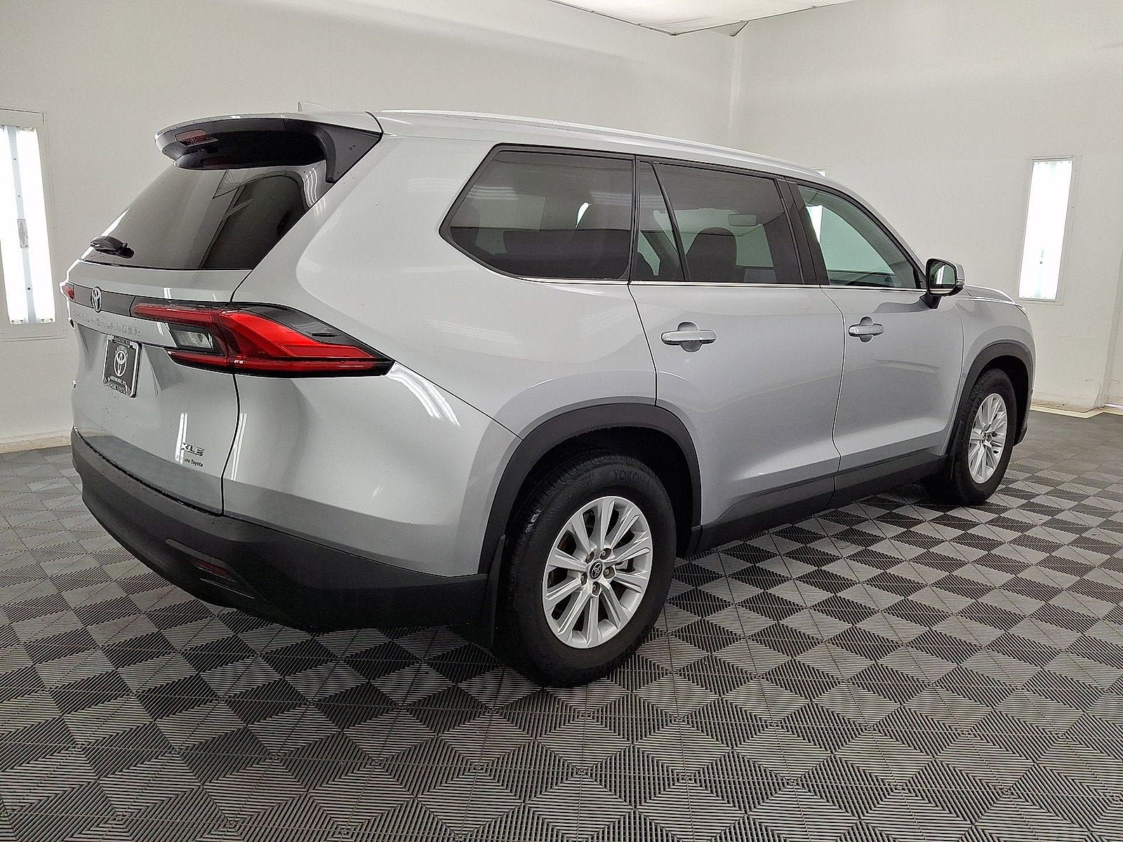 Certified 2024 Toyota Grand Highlander AWD image 17