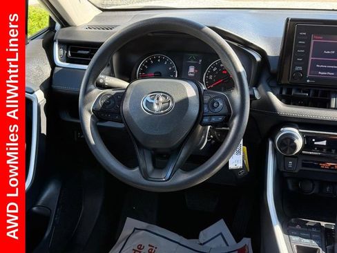 Used 2022 Toyota RAV4 LE AWD/4WD image 14