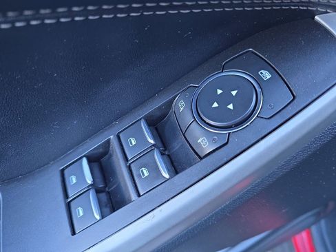 Used 2021 Ford Explorer XLT image 11