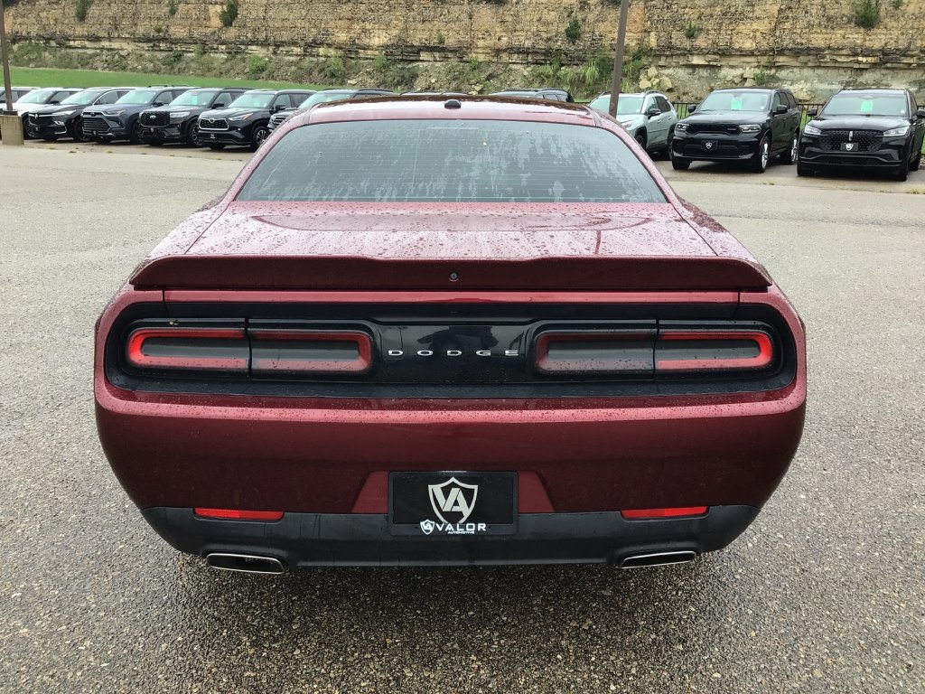 Used 2019 Dodge Challenger SXT RWD image 5