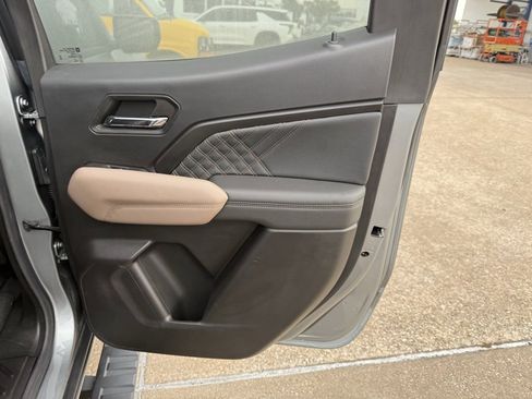 Used 2023 GMC Canyon Denali image 17