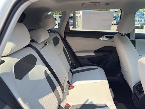 New 2025 Volkswagen Taos SE image 10