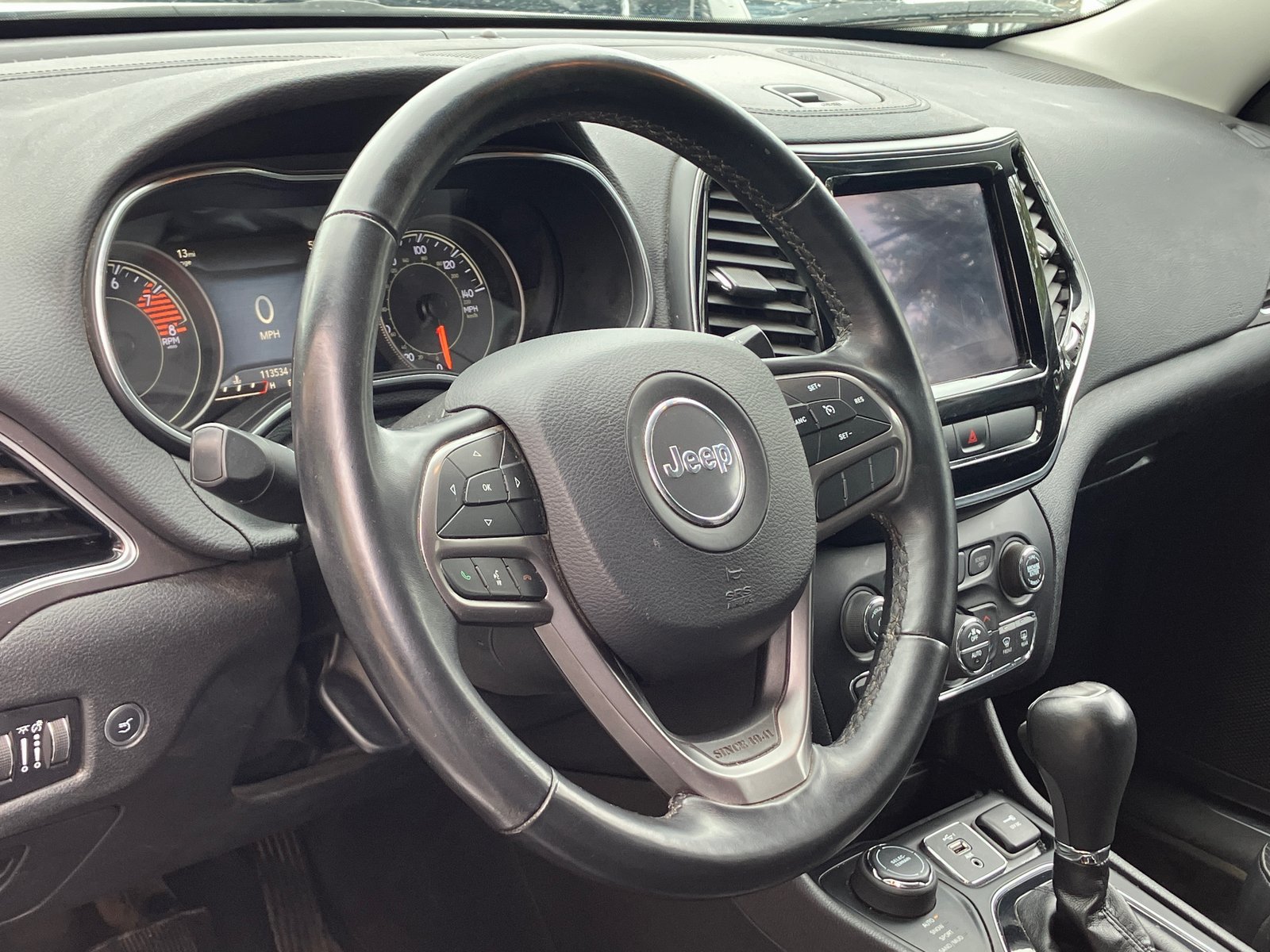 Used 2019 Jeep Cherokee Limited AWD/4WD image 13