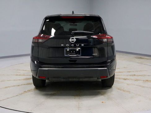 Certified 2025 Nissan Rogue SV image 9