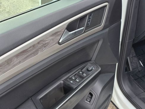 Used 2020 Volkswagen Atlas Cross Sport SE image 37