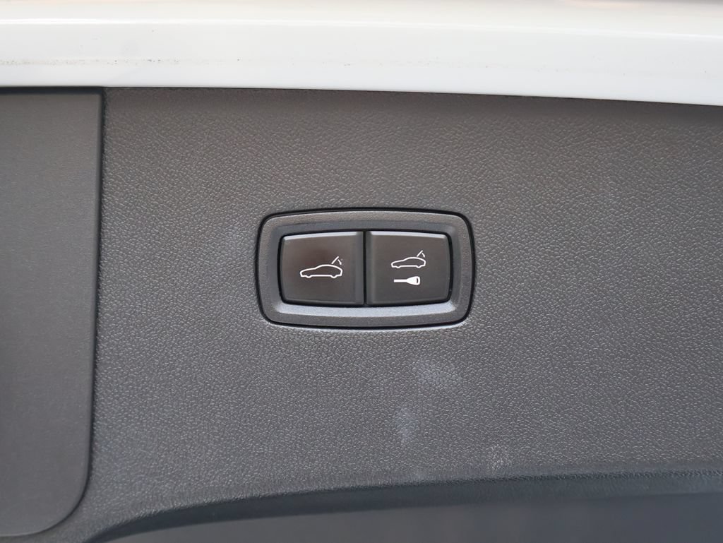 Certified 2025 Porsche Cayenne Coupe AWD/4WD image 17
