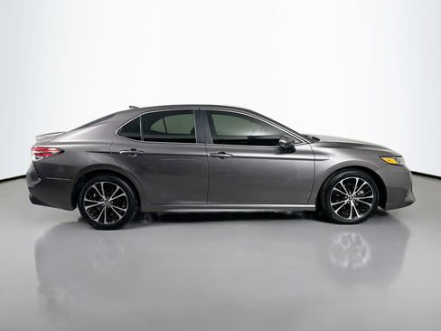 Used 2020 Toyota Camry SE image 5