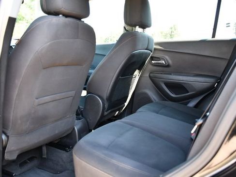 Used 2017 Chevrolet Trax LS FWD image 17