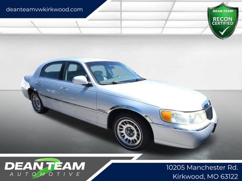 Used 2001 Lincoln Town Car Cartier RWD image 1