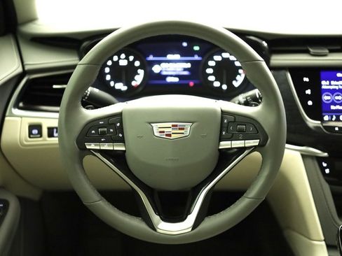 Used 2023 Cadillac XT6 Premium Luxury w/ Technology Package image 13