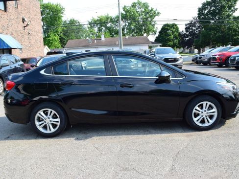 Used 2017 Chevrolet Cruze LT FWD image 5