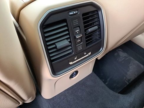 New 2026 Porsche Macan image 18