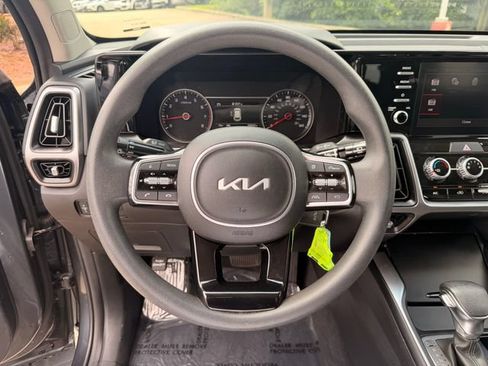 Certified 2023 Kia Sorento LX FWD image 13