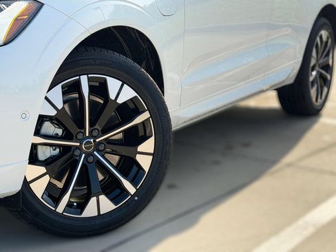 New 2026 Volvo XC60 T8 Plus w/ Climate Package AWD/4WD image 7