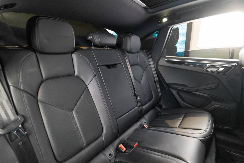 Certified 2026 Porsche Macan AWD/4WD image 35