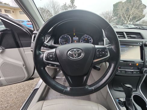 Used 2015 Toyota Camry XLE image 11