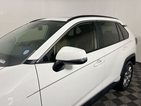 Used 2019 Toyota RAV4 XLE Premium FWD image 12