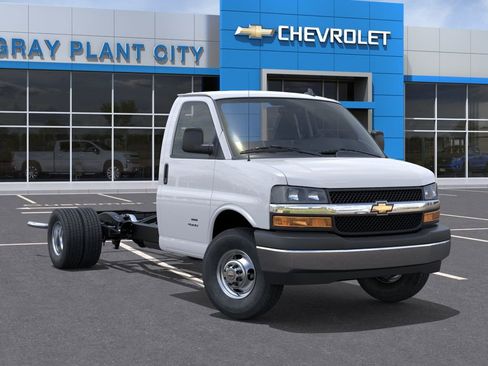 New 2025 Chevrolet Express 3500 w/ Power Convenience Package RWD image 7