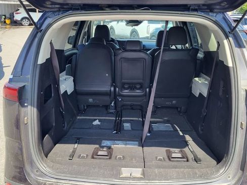 Used 2022 Kia Carnival LX FWD image 4