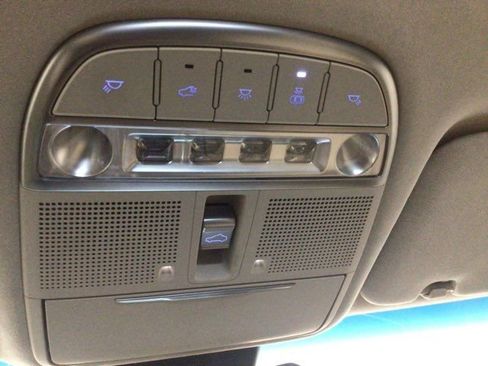 Used 2017 Genesis G90 3.3T Premium RWD image 18