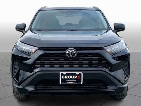 Used 2021 Toyota RAV4 LE FWD image 4