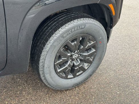 Used 2023 Nissan Frontier SV AWD/4WD image 10