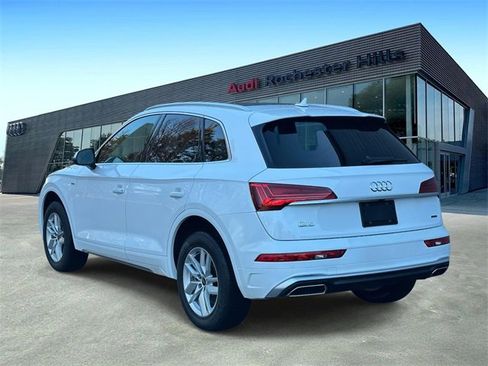 Used 2023 Audi Q5 2.0T Premium w/ Convenience Package image 4