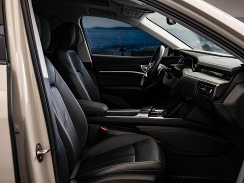 Used 2021 Audi e-tron Premium w/ Convenience Plus Package image 25