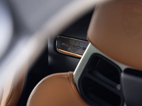 Used 2019 Porsche 911 Speedster RWD image 41