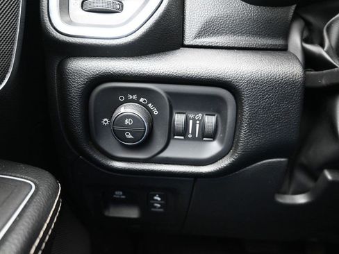 Used 2022 RAM 1500 Laramie AWD/4WD image 14