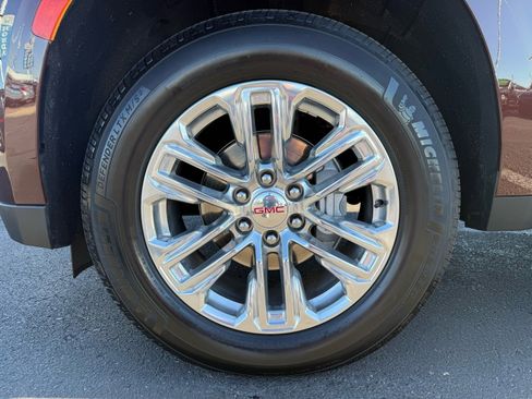 Used 2023 GMC Yukon XL SLT image 11