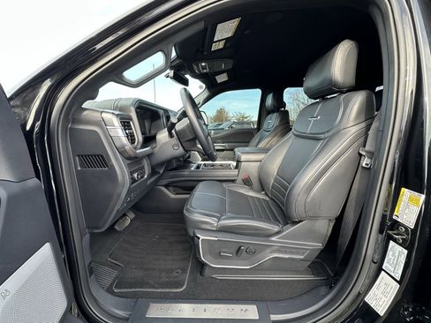Used 2025 Ford F350 Platinum w/ Tremor Off-Road Package image 2