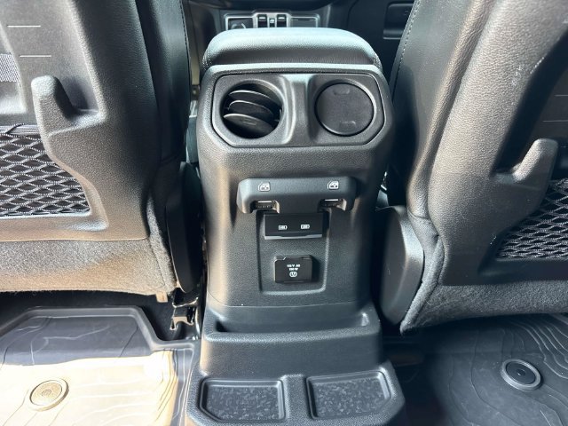Used 2022 Jeep Wrangler Unlimited Rubicon w/ Trailer Tow Package AWD/4WD image 17