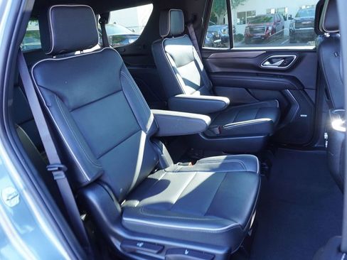 Certified 2023 GMC Yukon SLT w/ SLT Luxury Package image 9