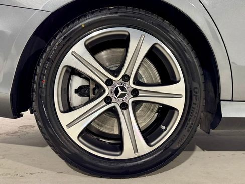 Used 2018 Mercedes-Benz E 400 4MATIC Wagon w/ Premium 1 Package image 34