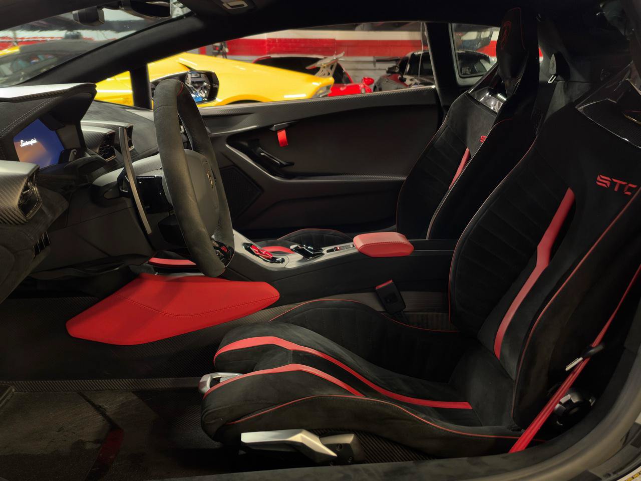 Used 2022 Lamborghini Huracan STO RWD image 21
