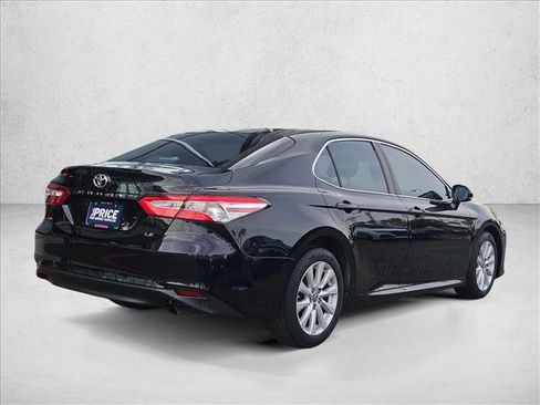 Used 2018 Toyota Camry LE image 5