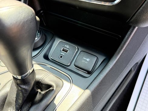 Used 2019 Jeep Cherokee Latitude Plus w/ Comfort/Convenience Group image 56