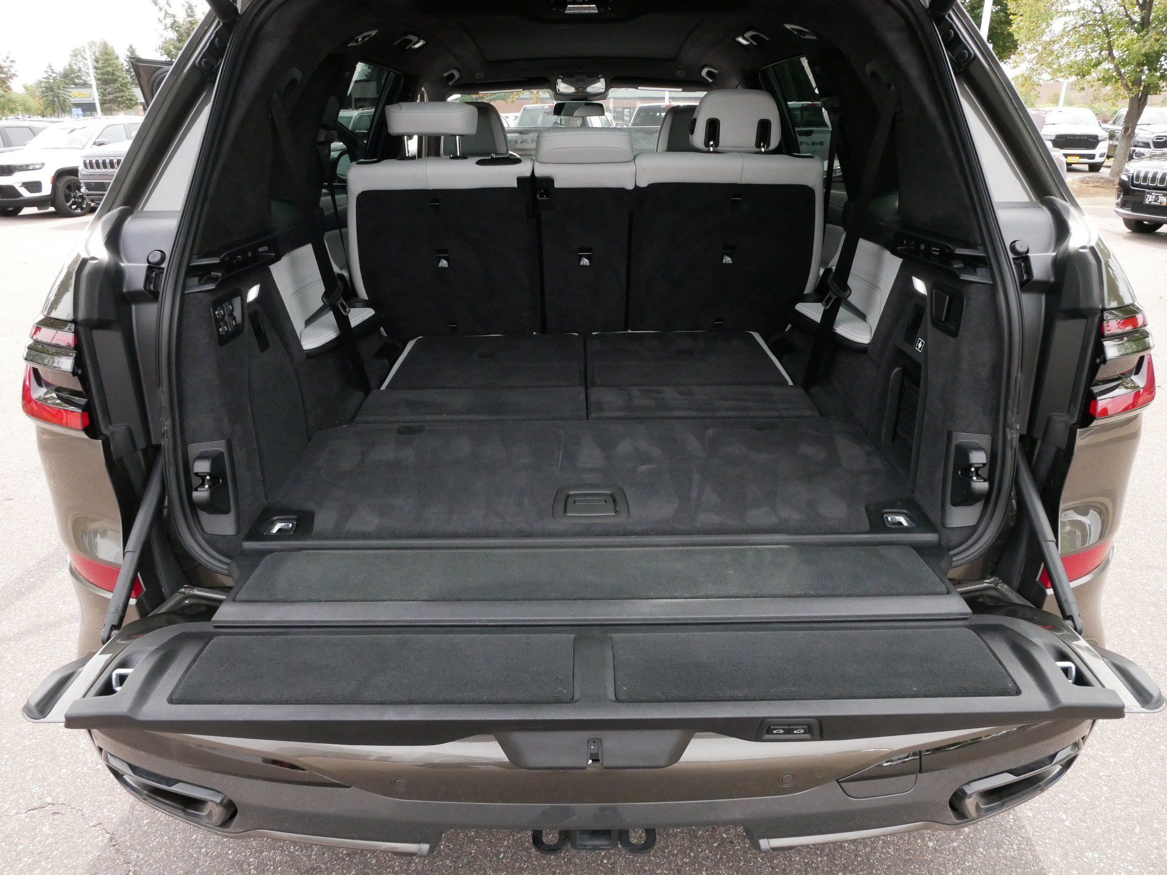 Used 2024 BMW X7 xDrive40i w/ M Sport Package AWD/4WD image 18