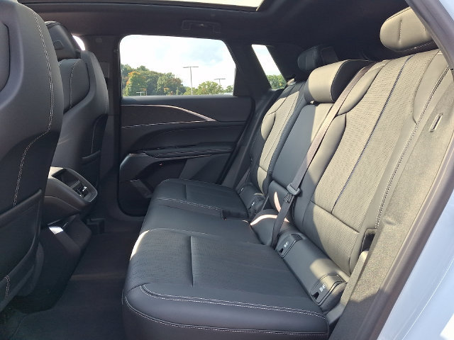 Used 2024 Cadillac Lyriq Sport AWD/4WD image 19