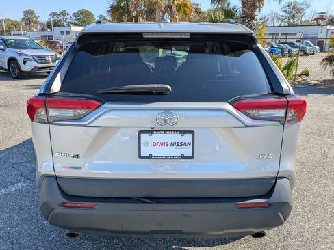 Used 2021 Toyota RAV4 XLE w/ Convenience Package image 5