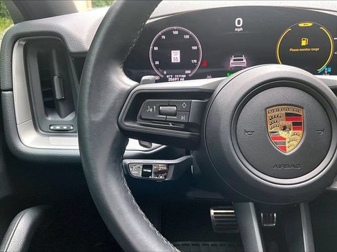 Certified 2024 Porsche Cayenne S AWD/4WD image 23