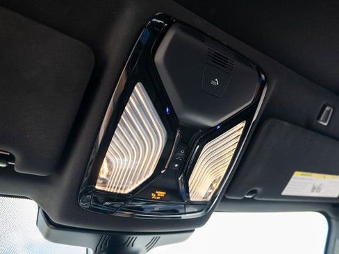 Used 2023 BMW 540i xDrive w/ Premium Package image 22