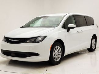 Used 2023 Chrysler Voyager LX video 2