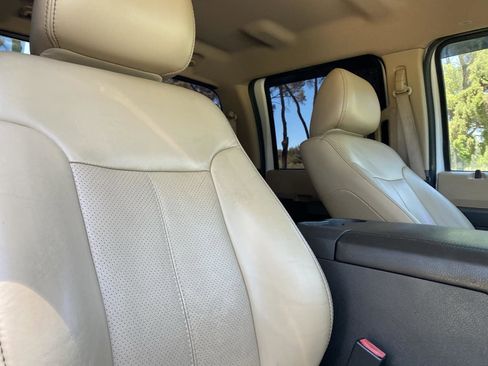 Used 2011 Ford F250 Lariat w/ Lariat Interior Pkg image 31
