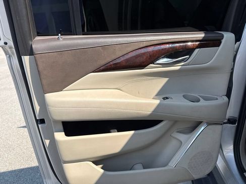 Used 2015 Cadillac Escalade ESV Premium AWD/4WD image 17