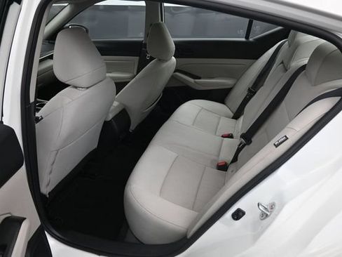 Used 2024 Nissan Altima 2.5 SV AWD/4WD image 11