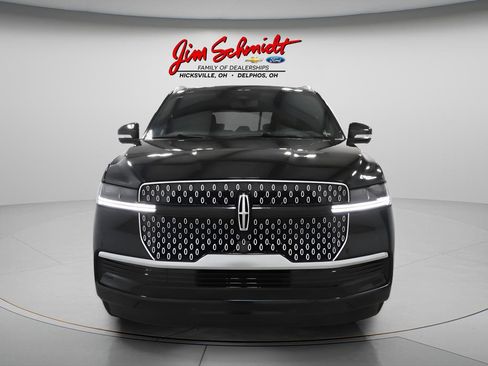Used 2025 Lincoln Navigator Reserve AWD/4WD image 3