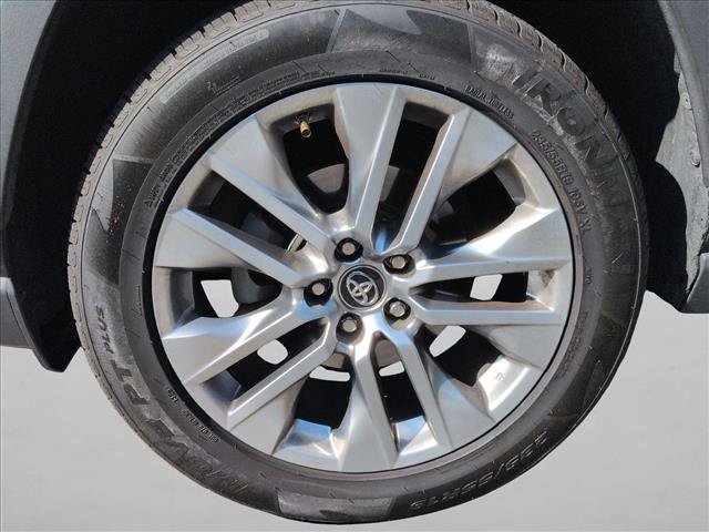 Used 2019 Toyota RAV4 XLE Premium FWD image 17
