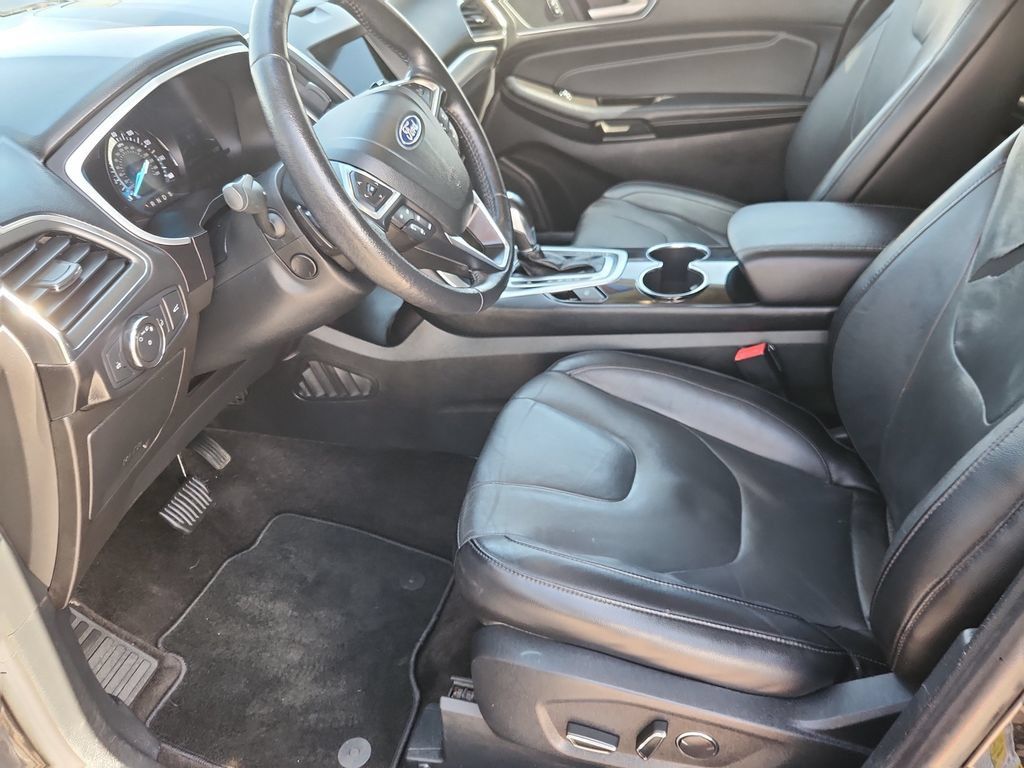 Used 2018 Ford Edge Titanium w/ Equipment Group 301A AWD/4WD image 7